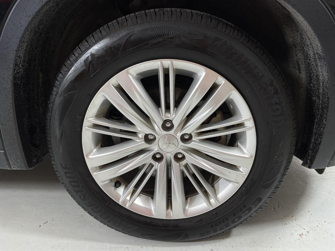 Photo '9' of Mitsubishi Outlander Photo '9' of Mitsubishi Outlander