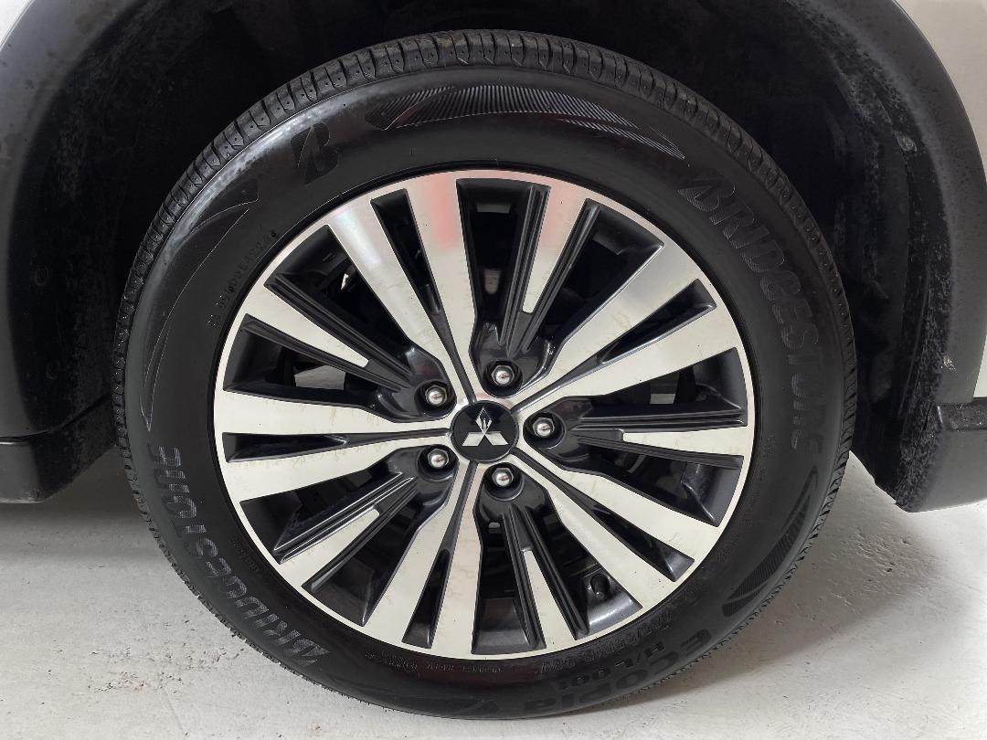 Photo '9' of Mitsubishi Outlander Photo '9' of Mitsubishi Outlander