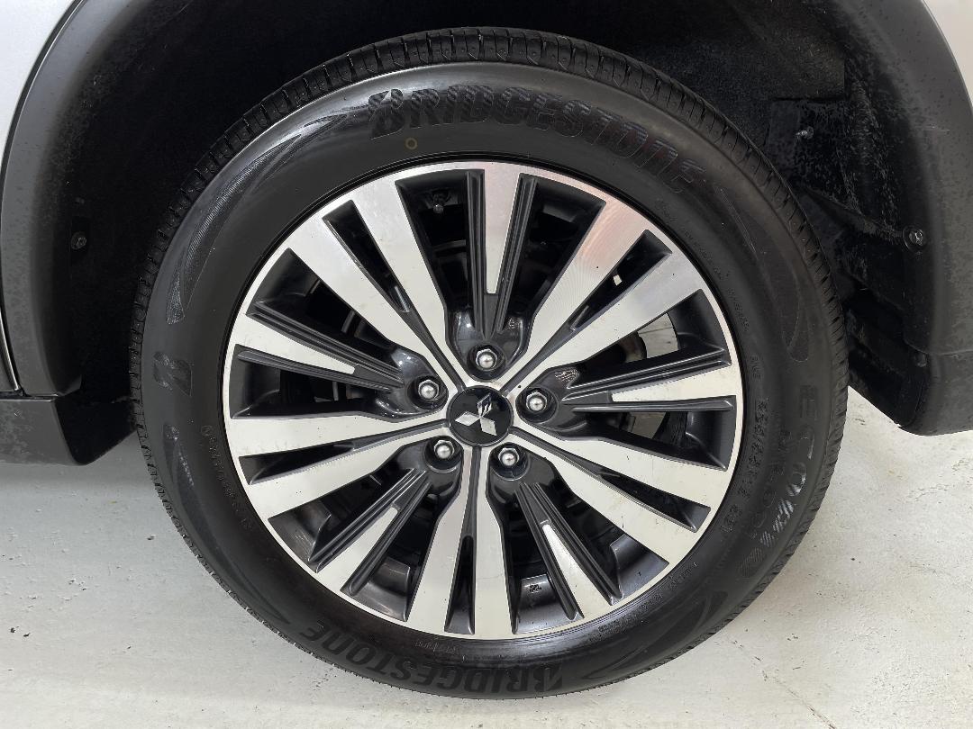 Photo '11' of Mitsubishi Outlander Photo '11' of Mitsubishi Outlander