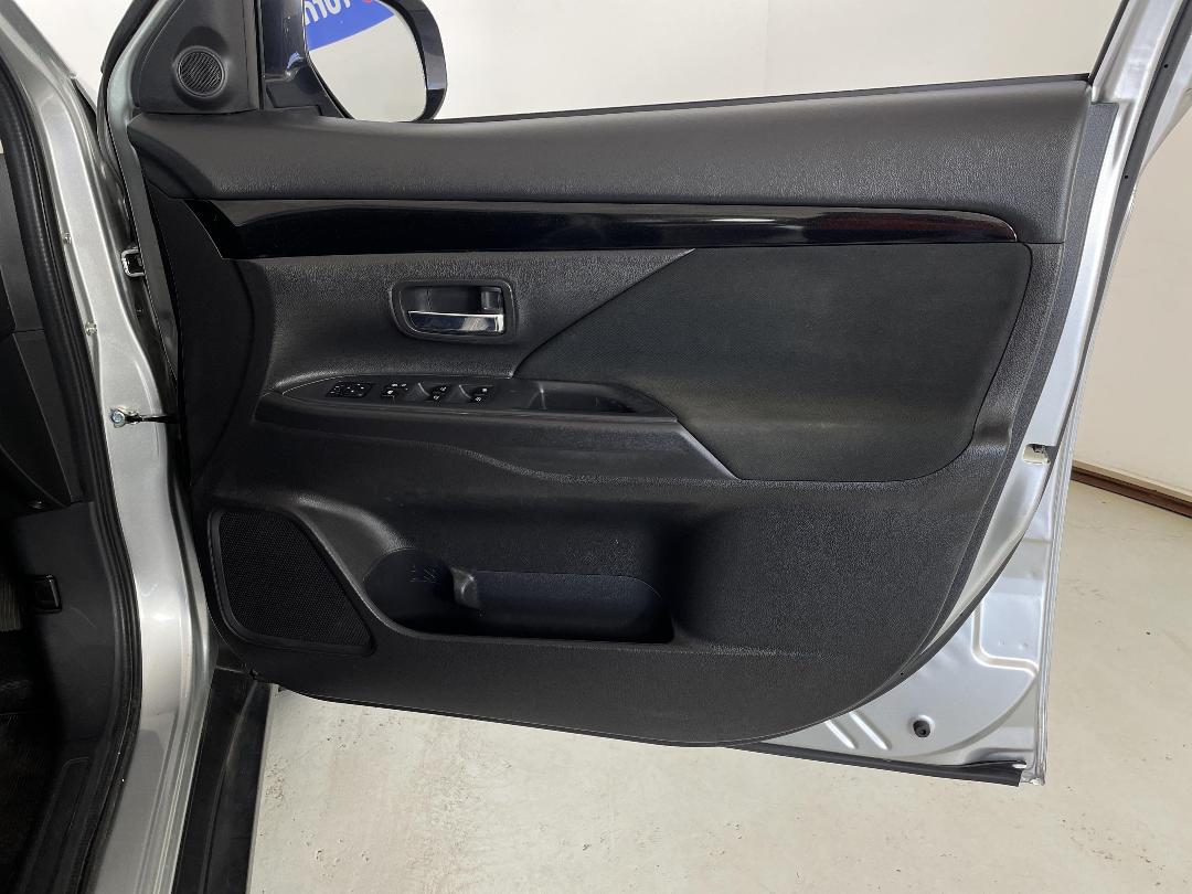 Photo '15' of Mitsubishi Outlander Photo '15' of Mitsubishi Outlander