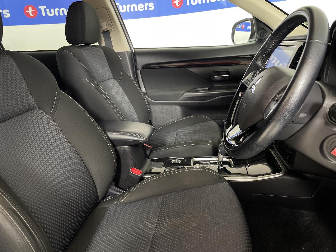 Photo '16' of Mitsubishi Outlander Photo '16' of Mitsubishi Outlander