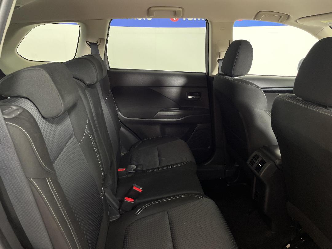 Photo '20' of Mitsubishi Outlander Photo '20' of Mitsubishi Outlander