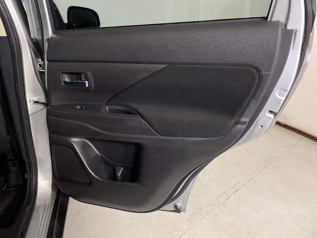 Photo '19' of Mitsubishi Outlander Photo '19' of Mitsubishi Outlander