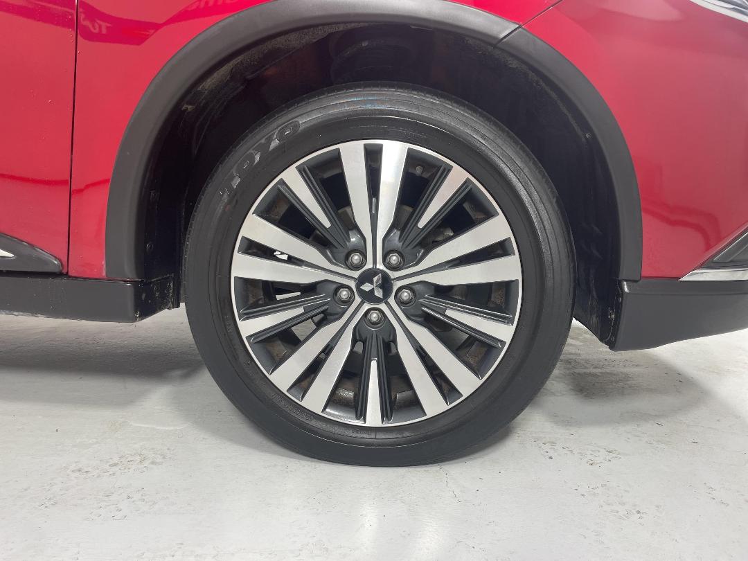 Photo '9' of Mitsubishi Outlander