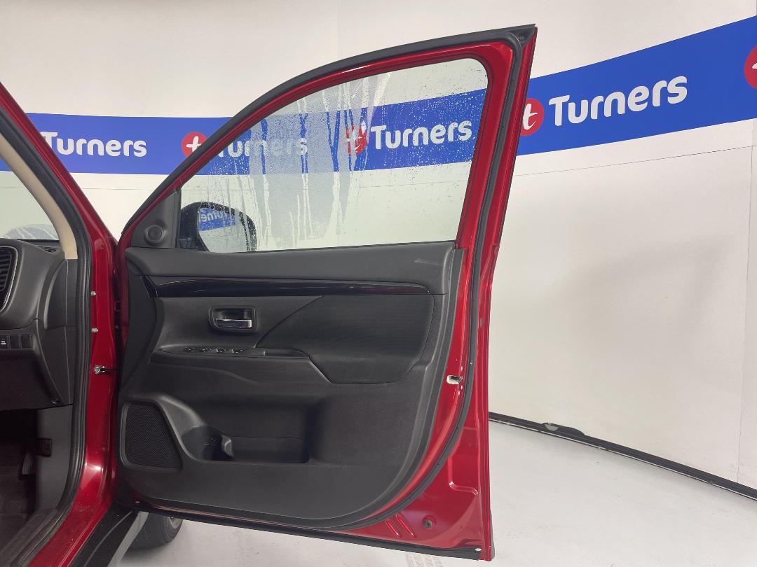 Photo '15' of Mitsubishi Outlander