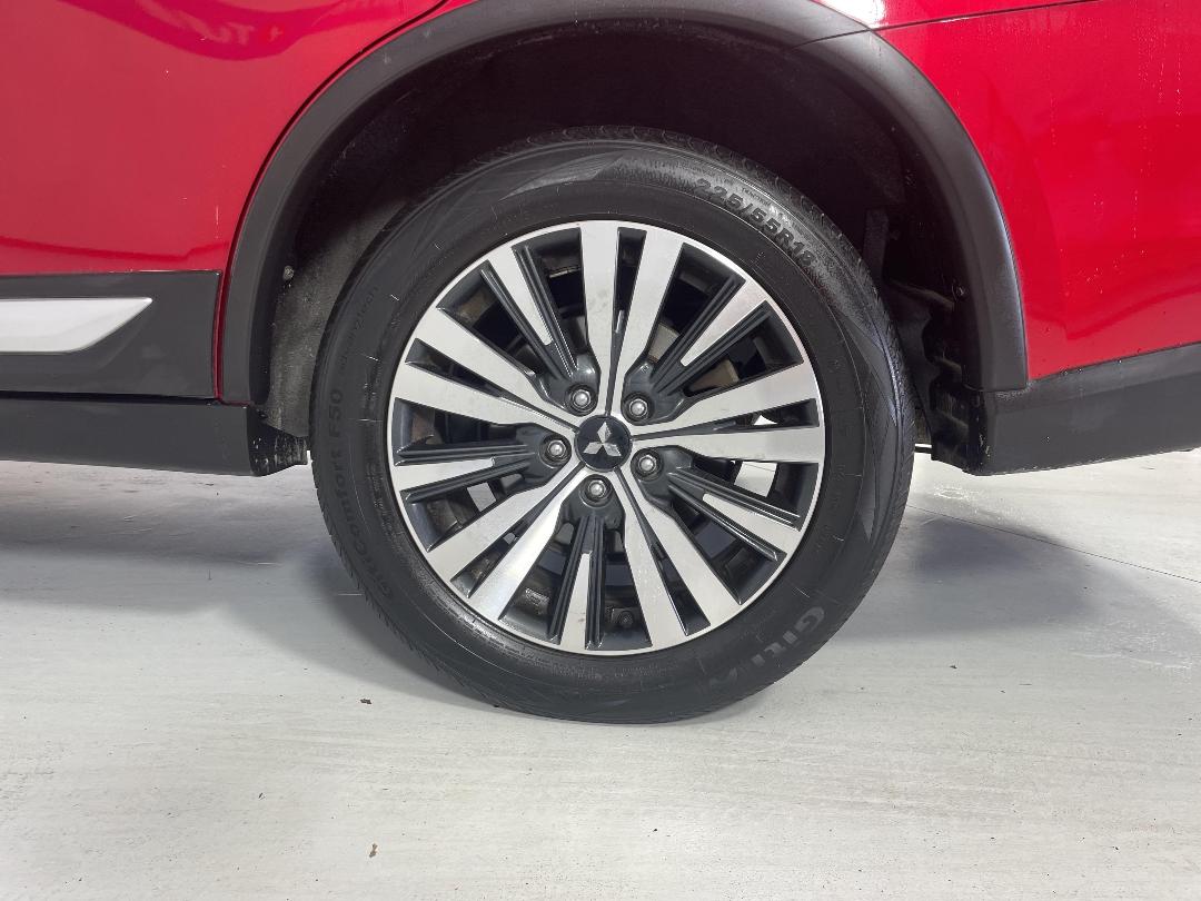 Photo '11' of Mitsubishi Outlander