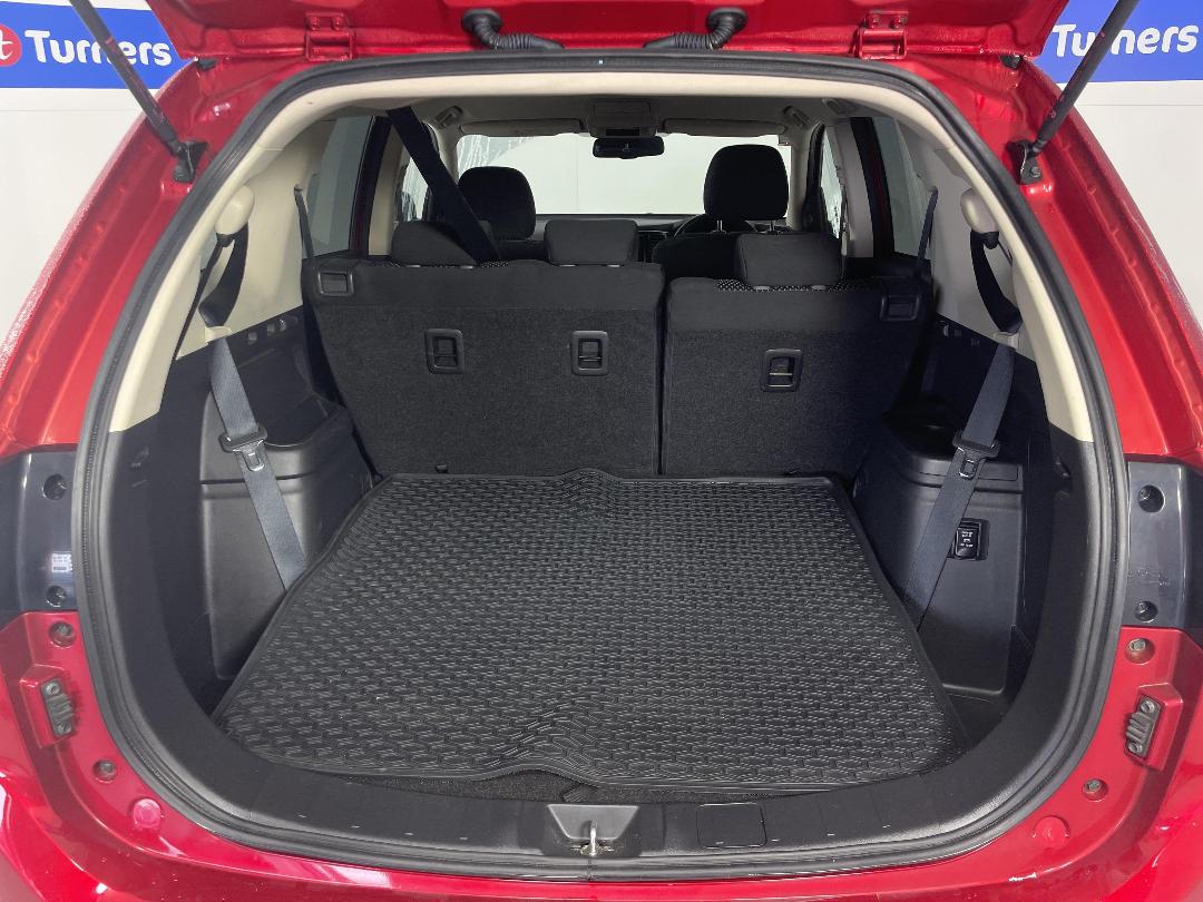 Photo '14' of Mitsubishi Outlander