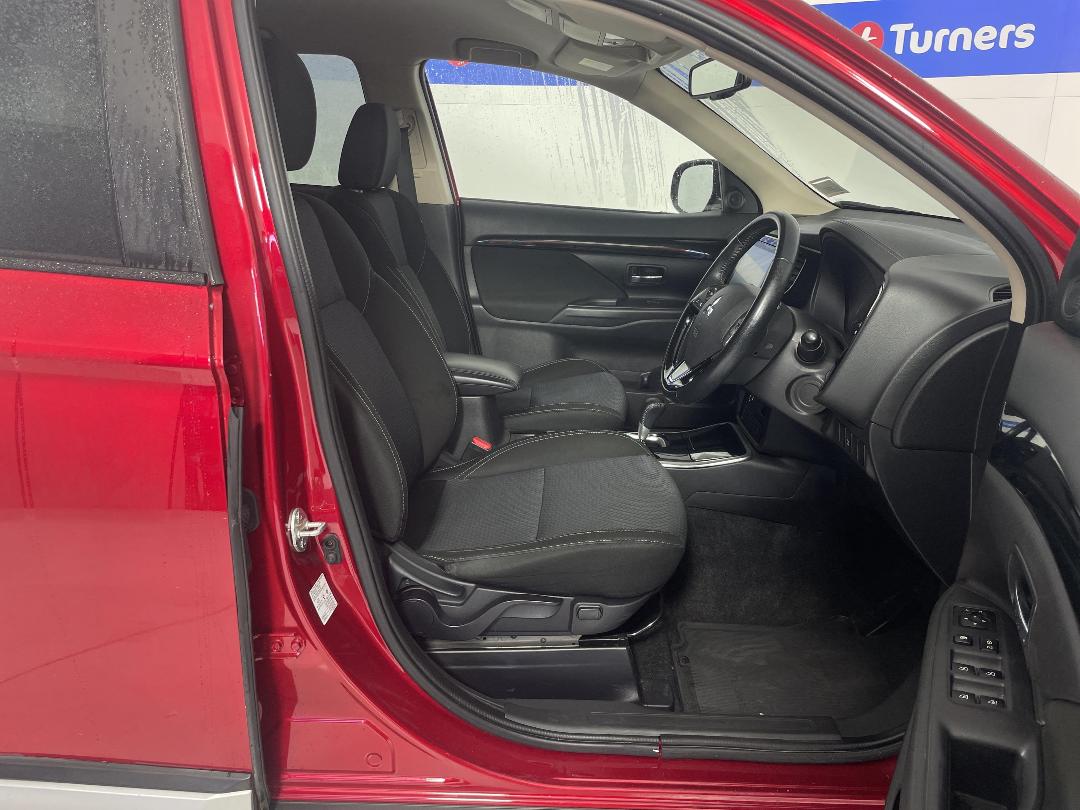 Photo '16' of Mitsubishi Outlander