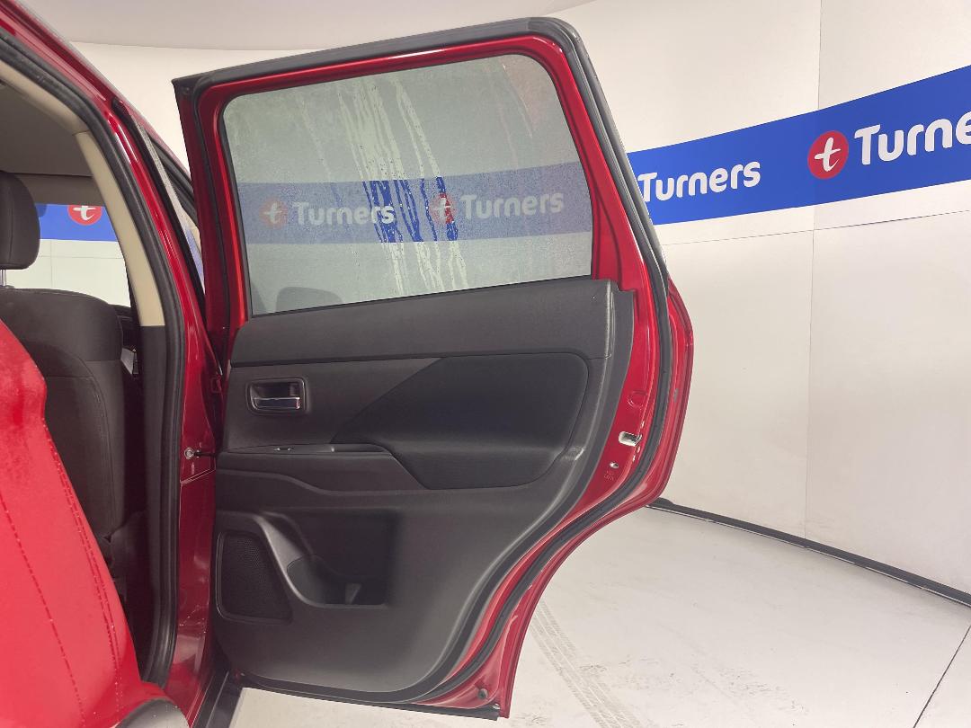 Photo '19' of Mitsubishi Outlander