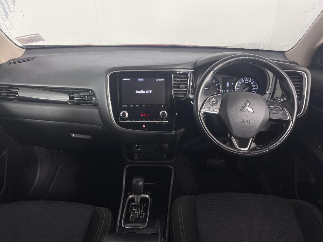 Photo '18' of Mitsubishi Outlander