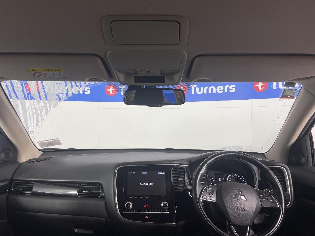 Photo '17' of Mitsubishi Outlander