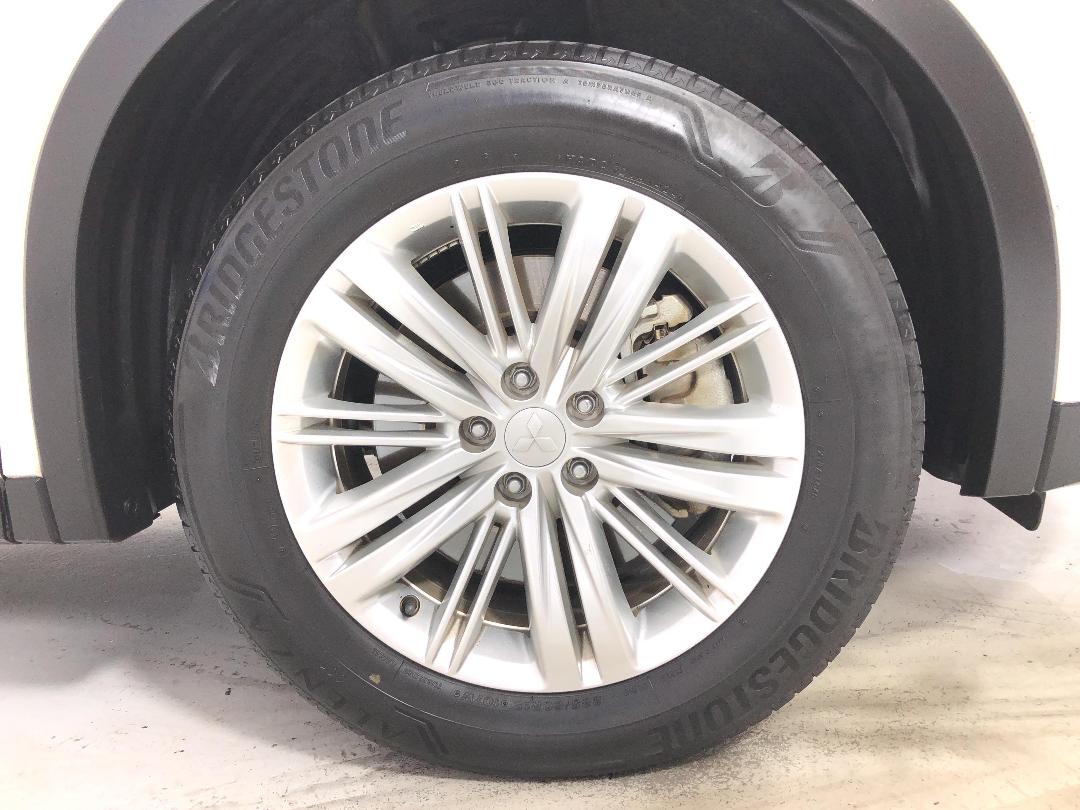 Photo '9' of Mitsubishi Outlander