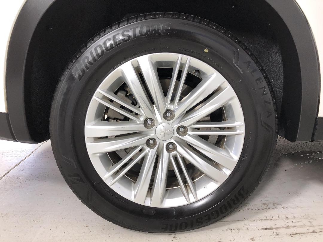 Photo '12' of Mitsubishi Outlander