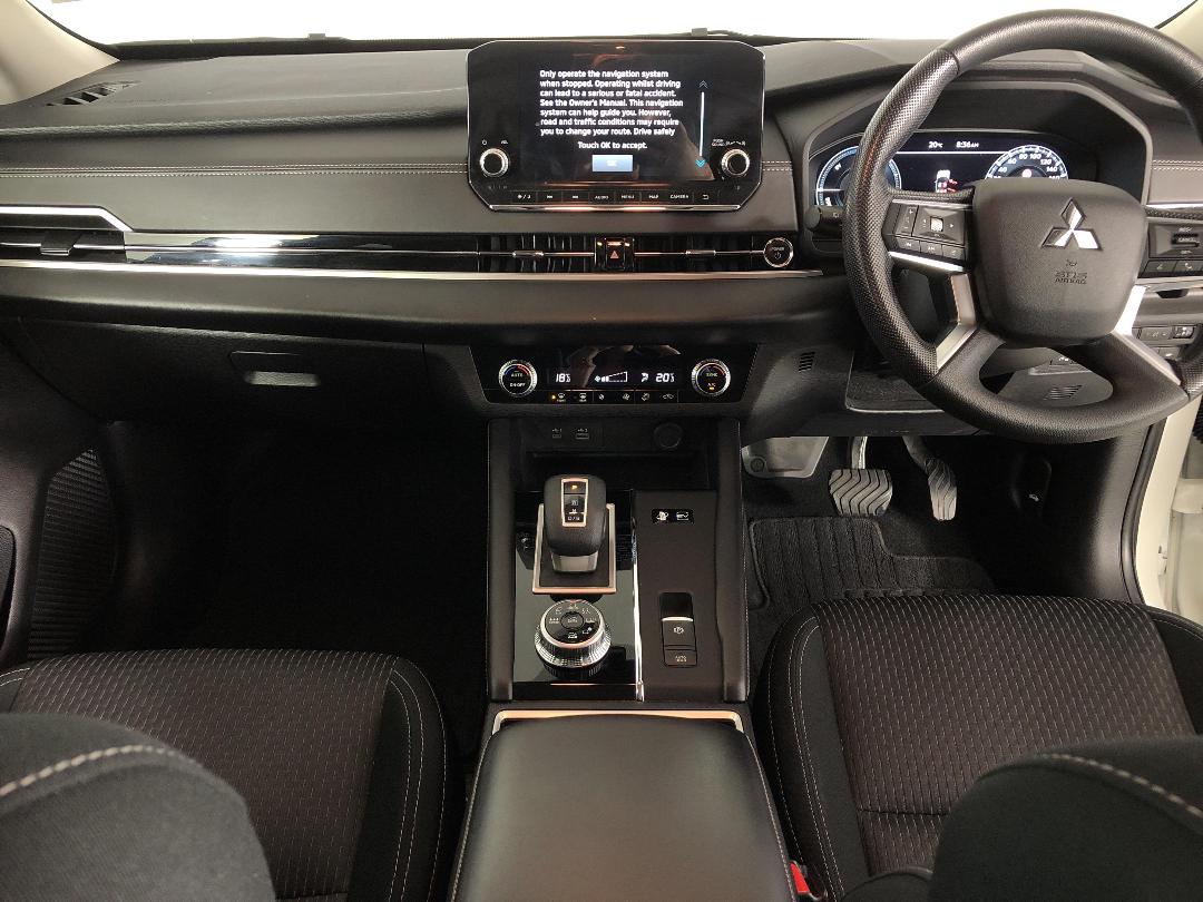 Photo '17' of Mitsubishi Outlander