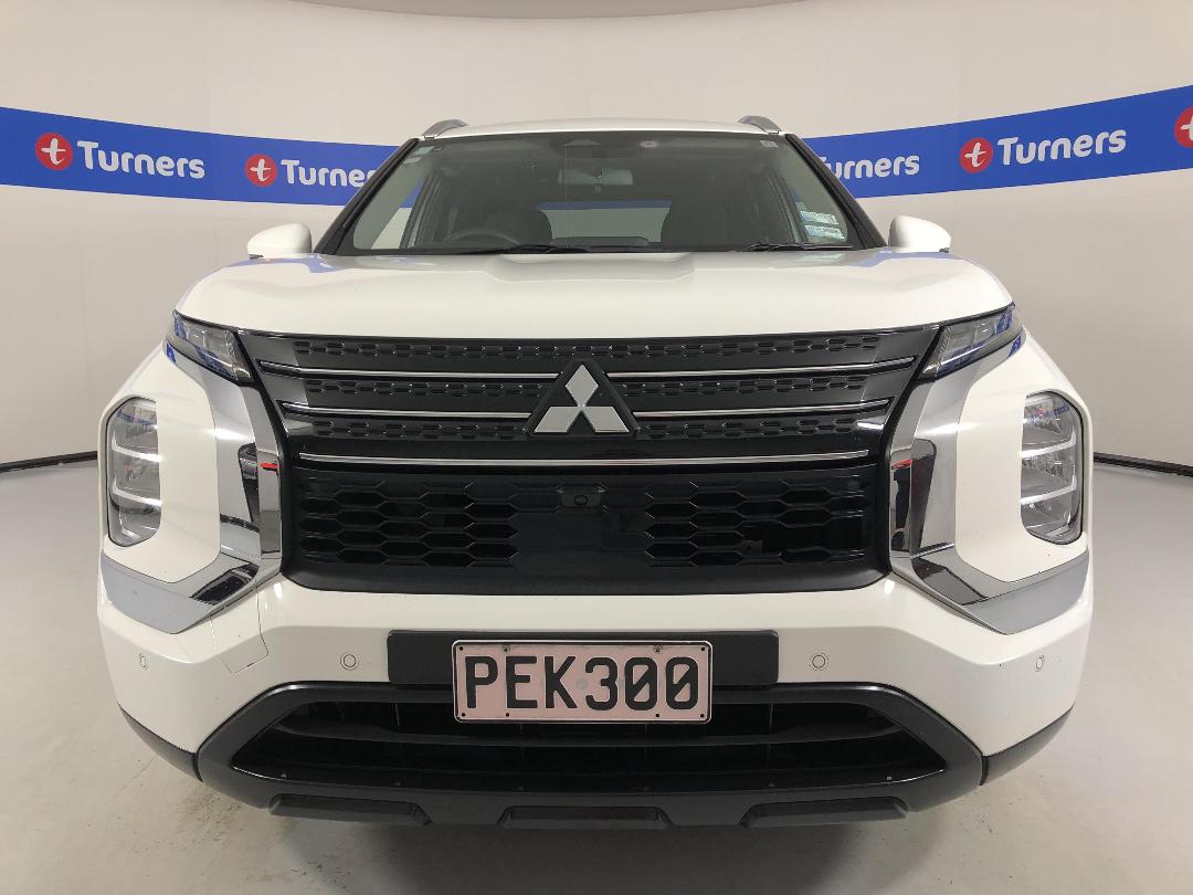 Photo '2' of Mitsubishi Outlander