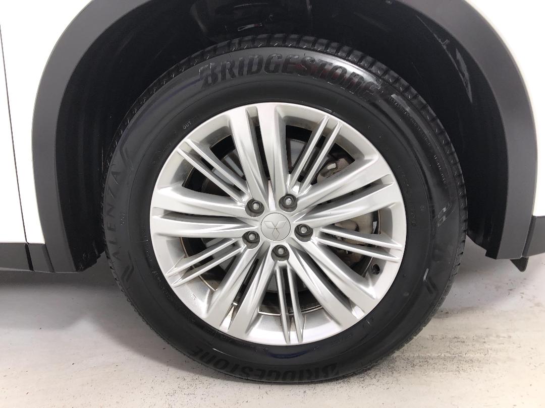 Photo '9' of Mitsubishi Outlander