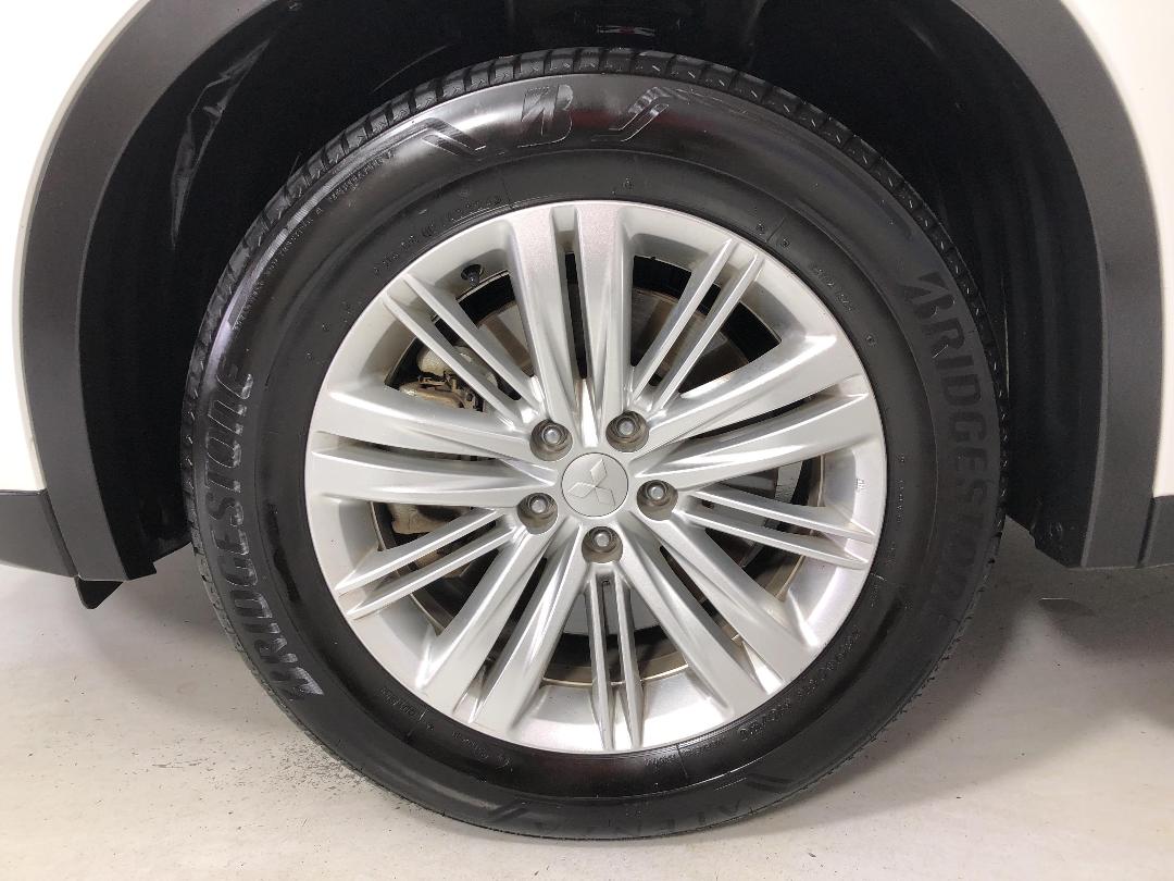 Photo '10' of Mitsubishi Outlander