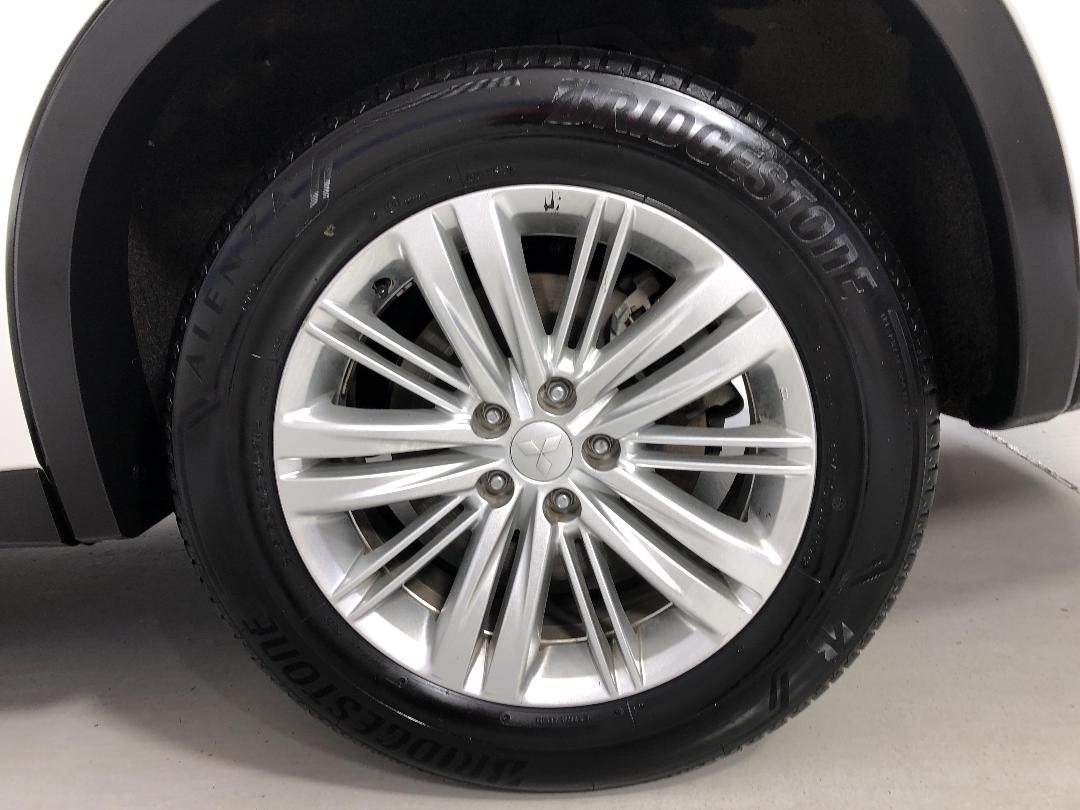 Photo '11' of Mitsubishi Outlander