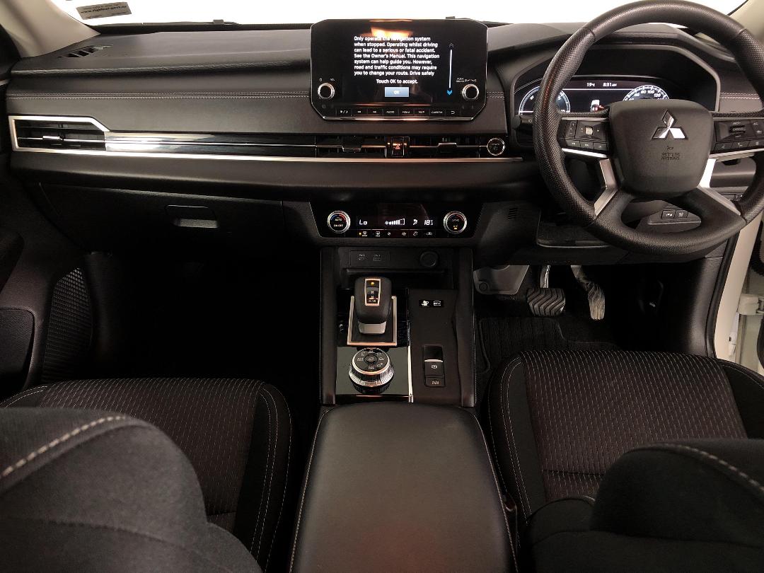 Photo '17' of Mitsubishi Outlander