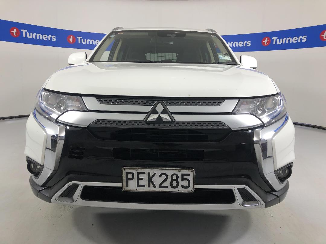Photo '2' of Mitsubishi Outlander