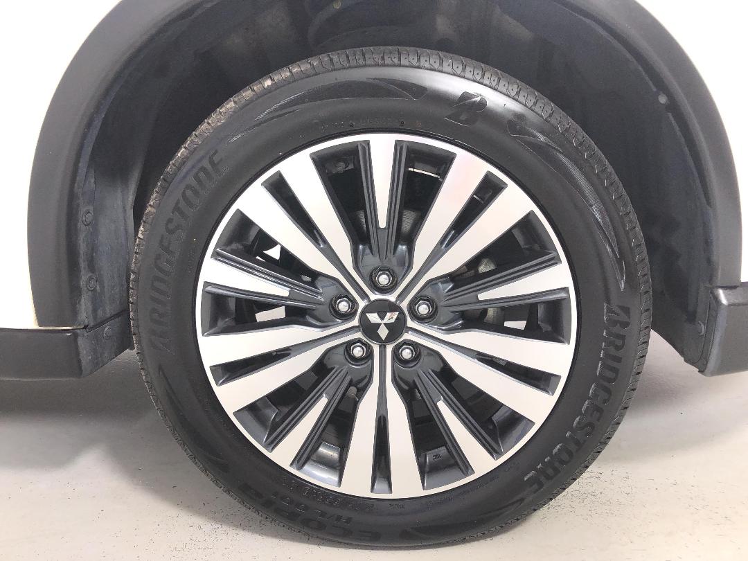 Photo '9' of Mitsubishi Outlander