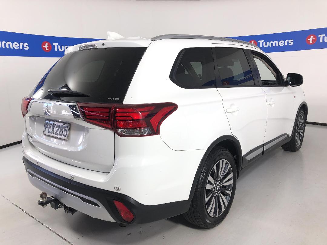 Photo '7' of Mitsubishi Outlander