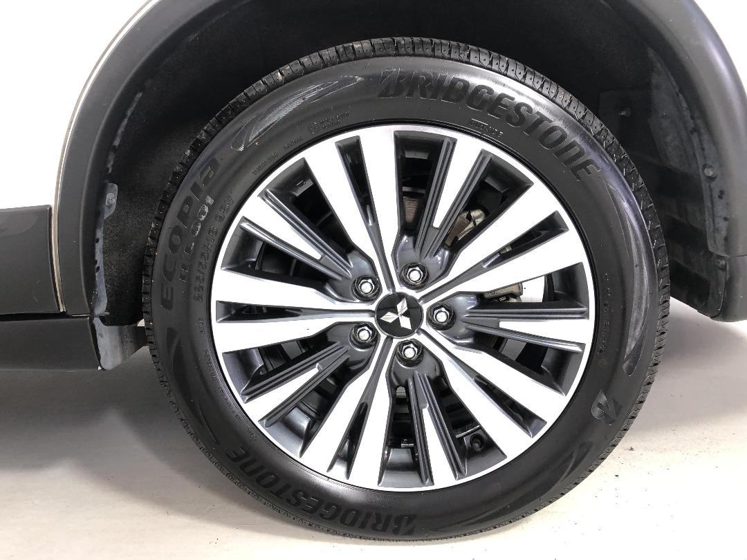 Photo '11' of Mitsubishi Outlander