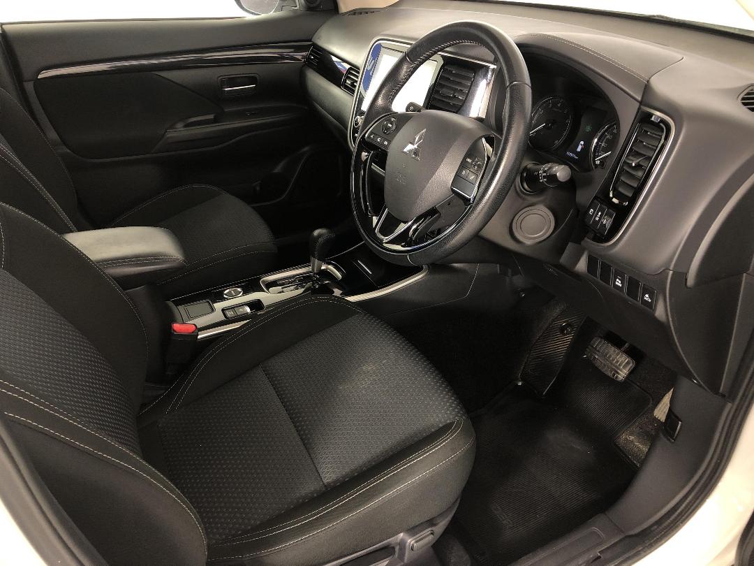 Photo '16' of Mitsubishi Outlander