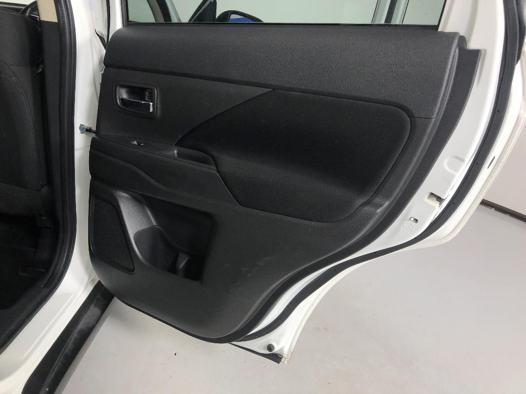 Photo '19' of Mitsubishi Outlander