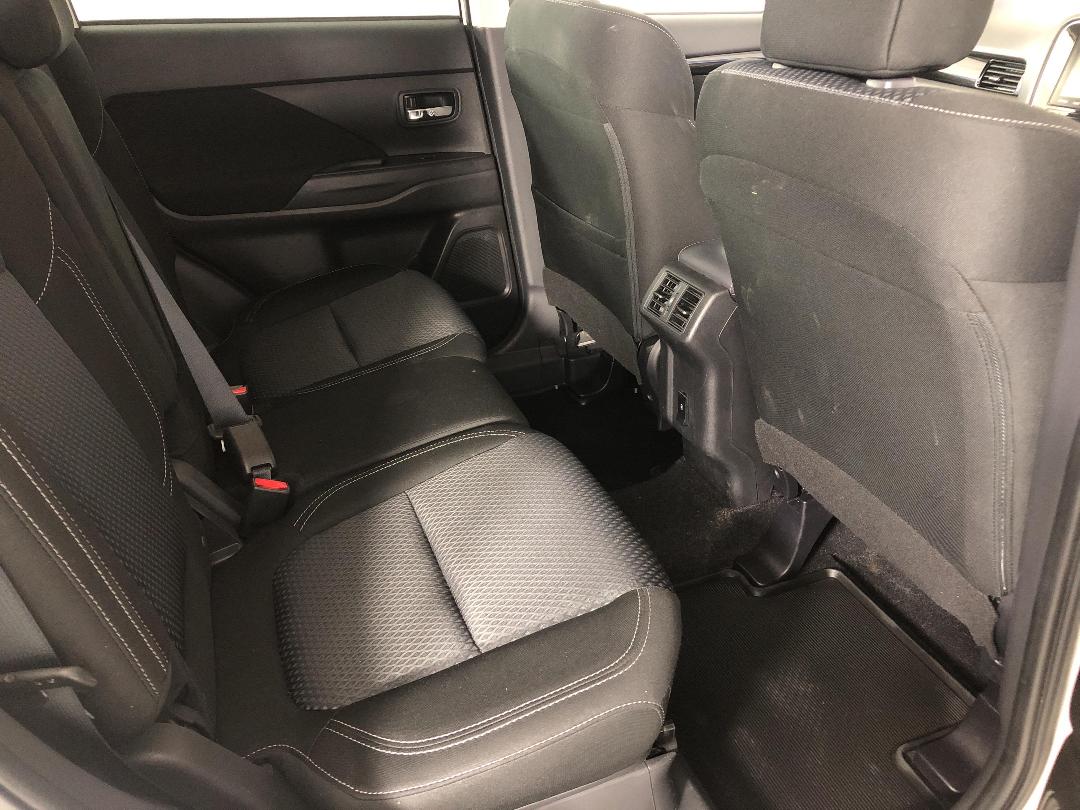 Photo '20' of Mitsubishi Outlander