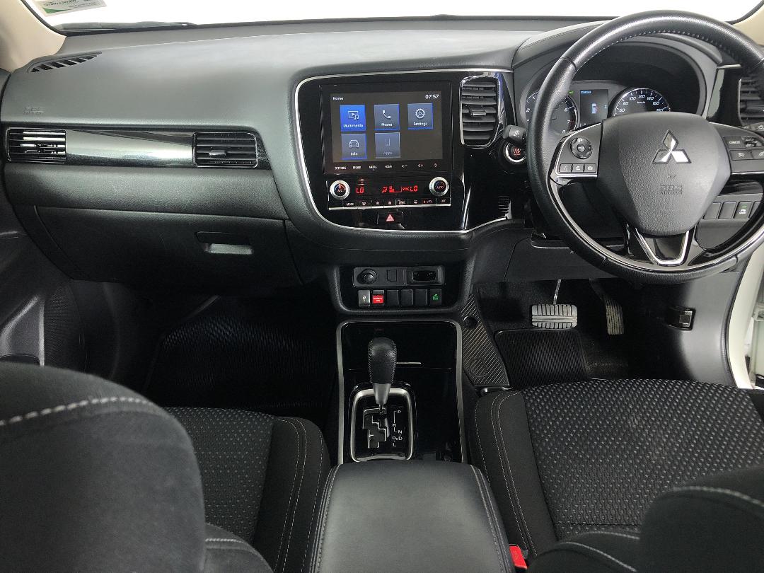 Photo '17' of Mitsubishi Outlander