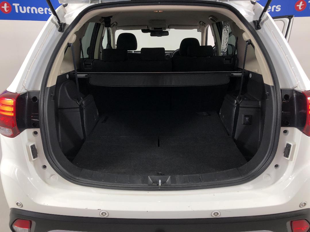 Photo '14' of Mitsubishi Outlander