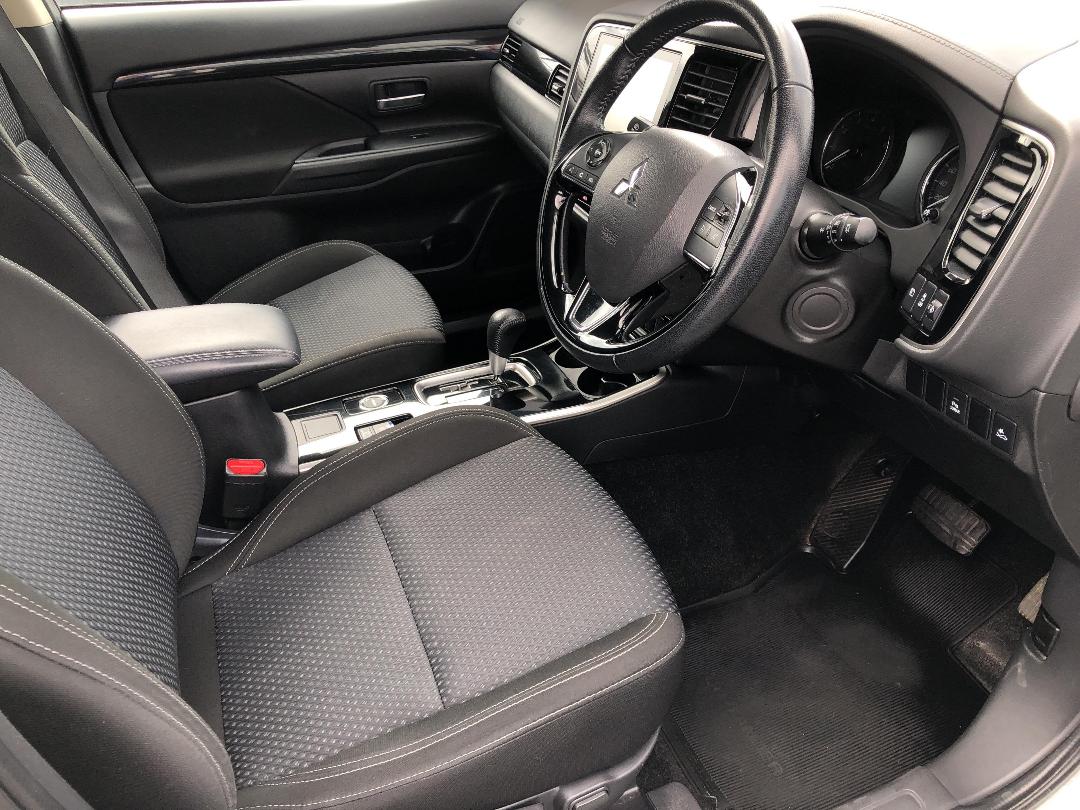 Photo '16' of Mitsubishi Outlander