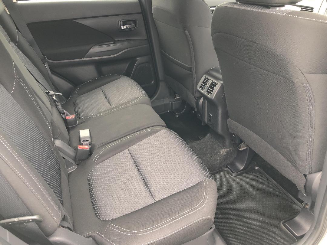 Photo '20' of Mitsubishi Outlander