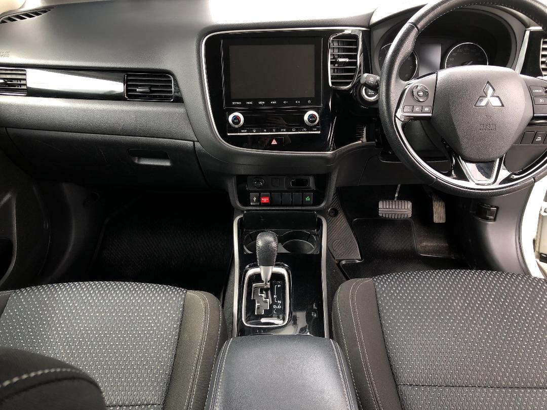 Photo '17' of Mitsubishi Outlander