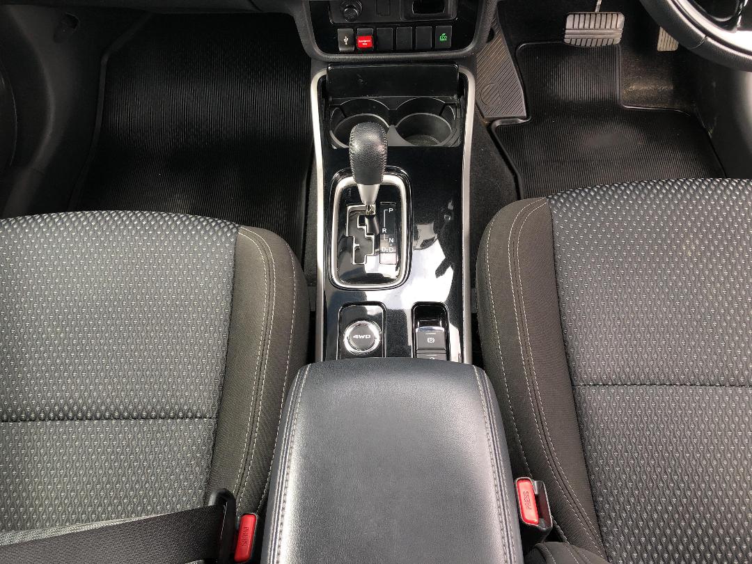 Photo '18' of Mitsubishi Outlander