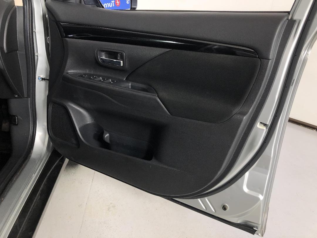 Photo '15' of Mitsubishi Outlander Photo '15' of Mitsubishi Outlander