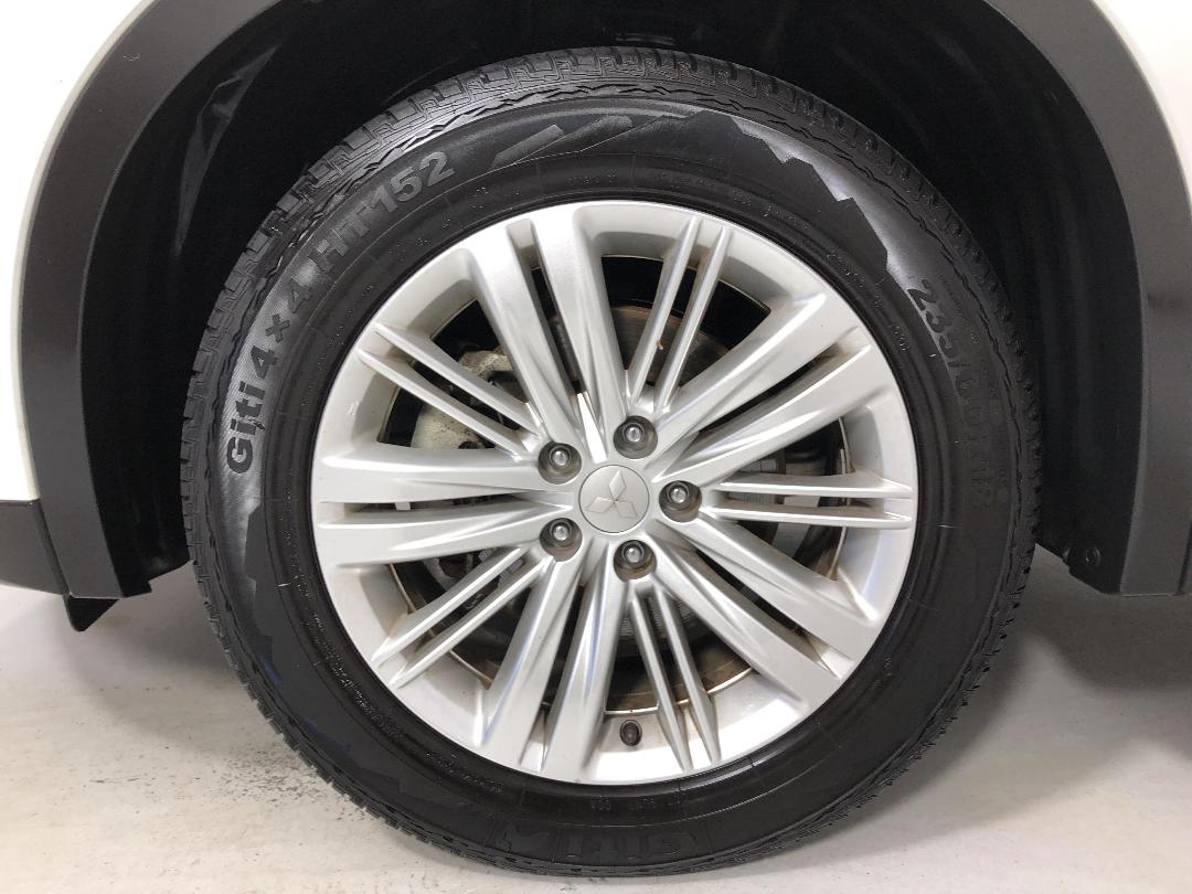 Photo '10' of Mitsubishi Outlander Photo '10' of Mitsubishi Outlander