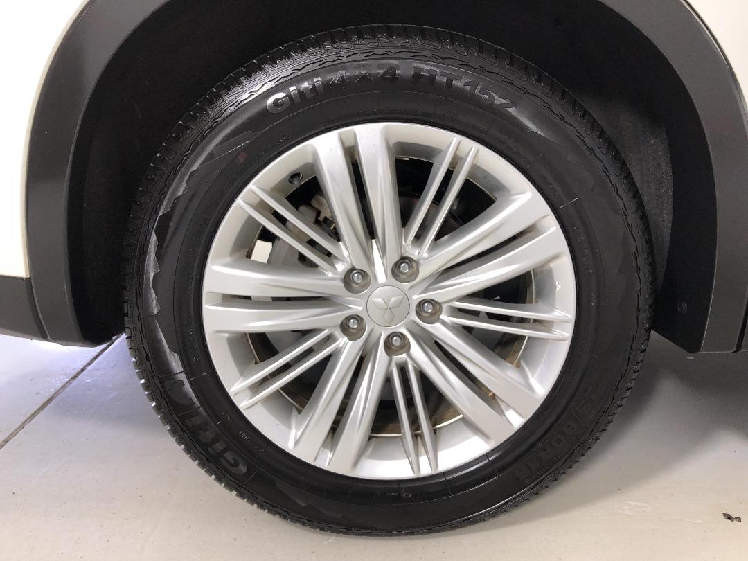 Photo '12' of Mitsubishi Outlander Photo '12' of Mitsubishi Outlander