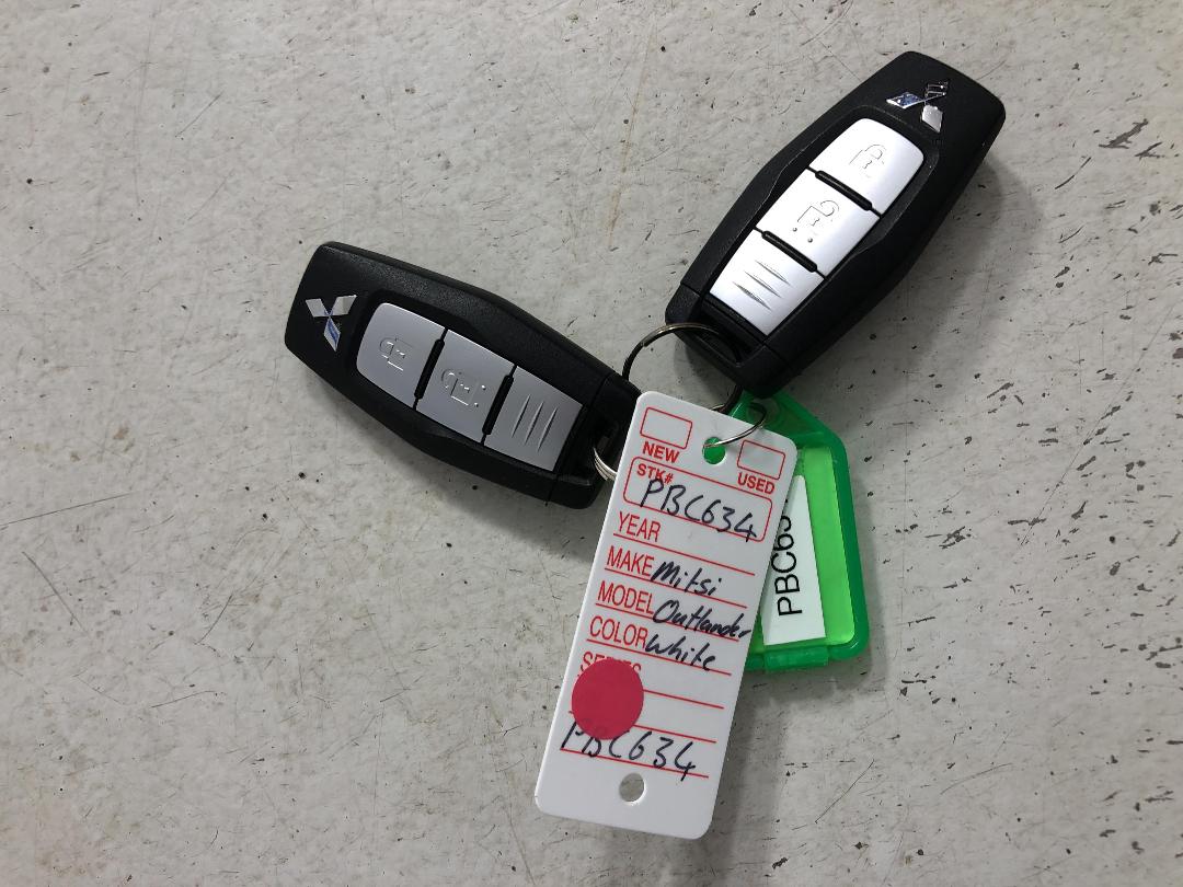 Photo '22' of Mitsubishi Outlander Photo '22' of Mitsubishi Outlander