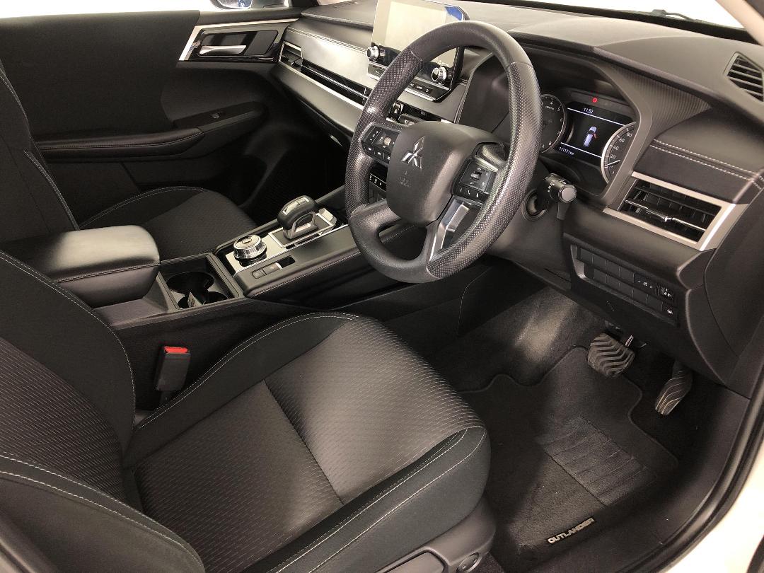 Photo '16' of Mitsubishi Outlander Photo '16' of Mitsubishi Outlander