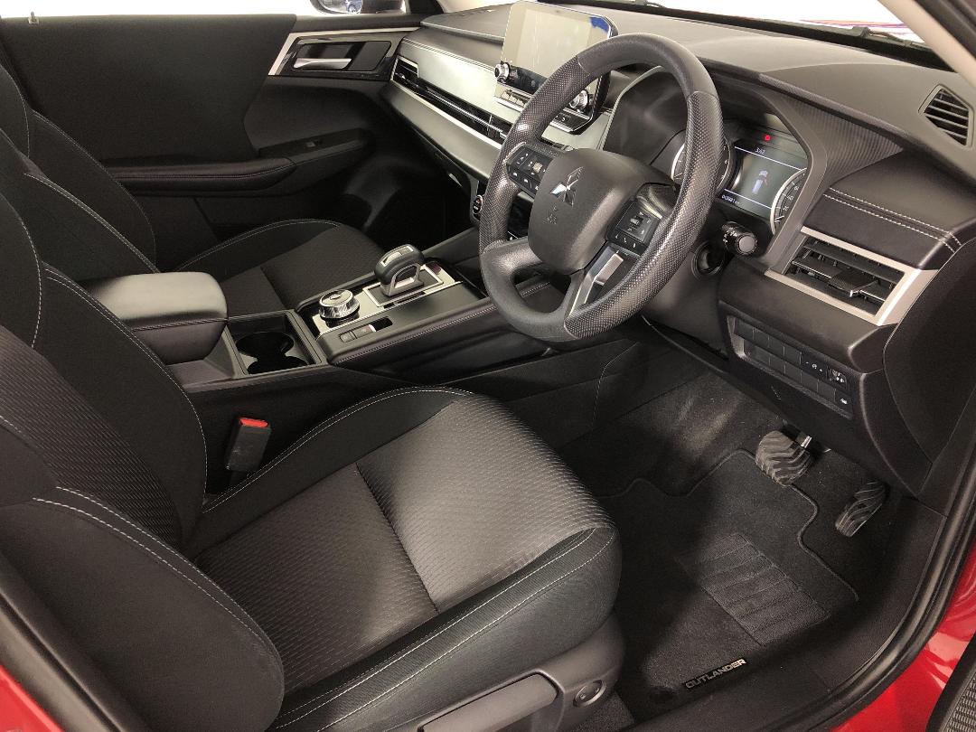 Photo '16' of Mitsubishi Outlander