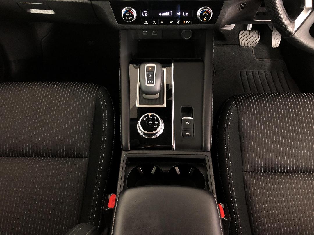 Photo '18' of Mitsubishi Outlander