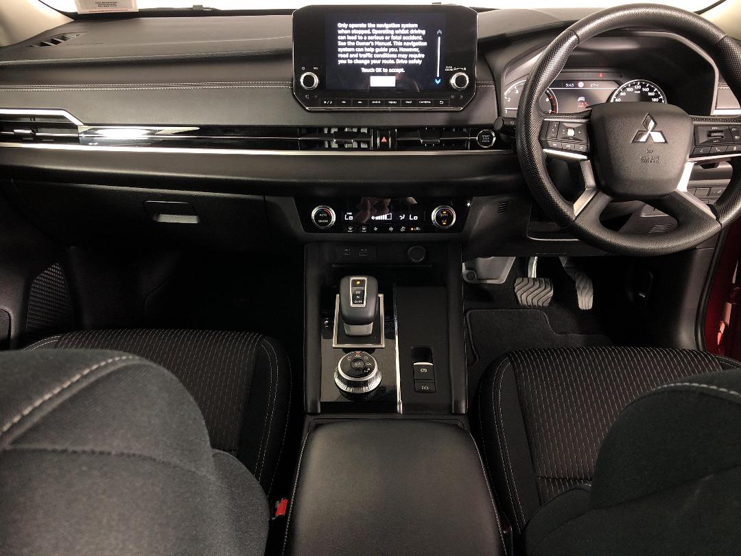 Photo '17' of Mitsubishi Outlander