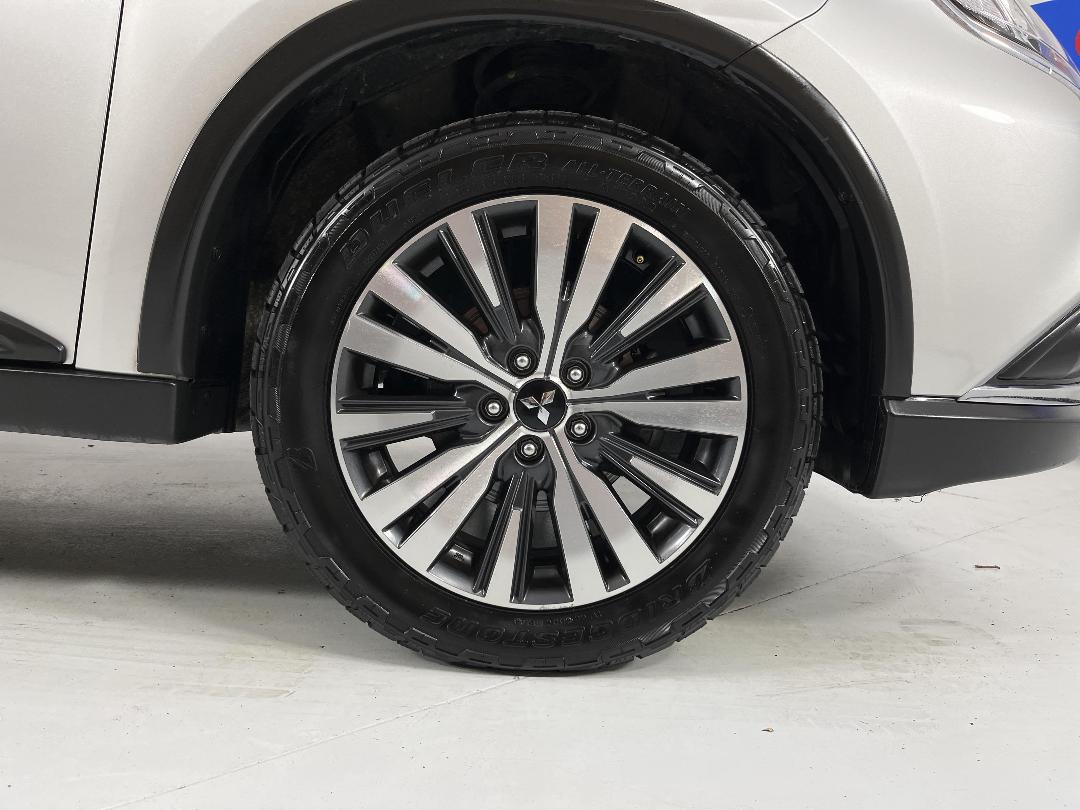 Photo '9' of Mitsubishi Outlander