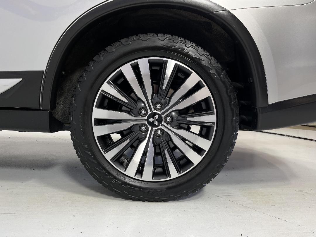 Photo '11' of Mitsubishi Outlander