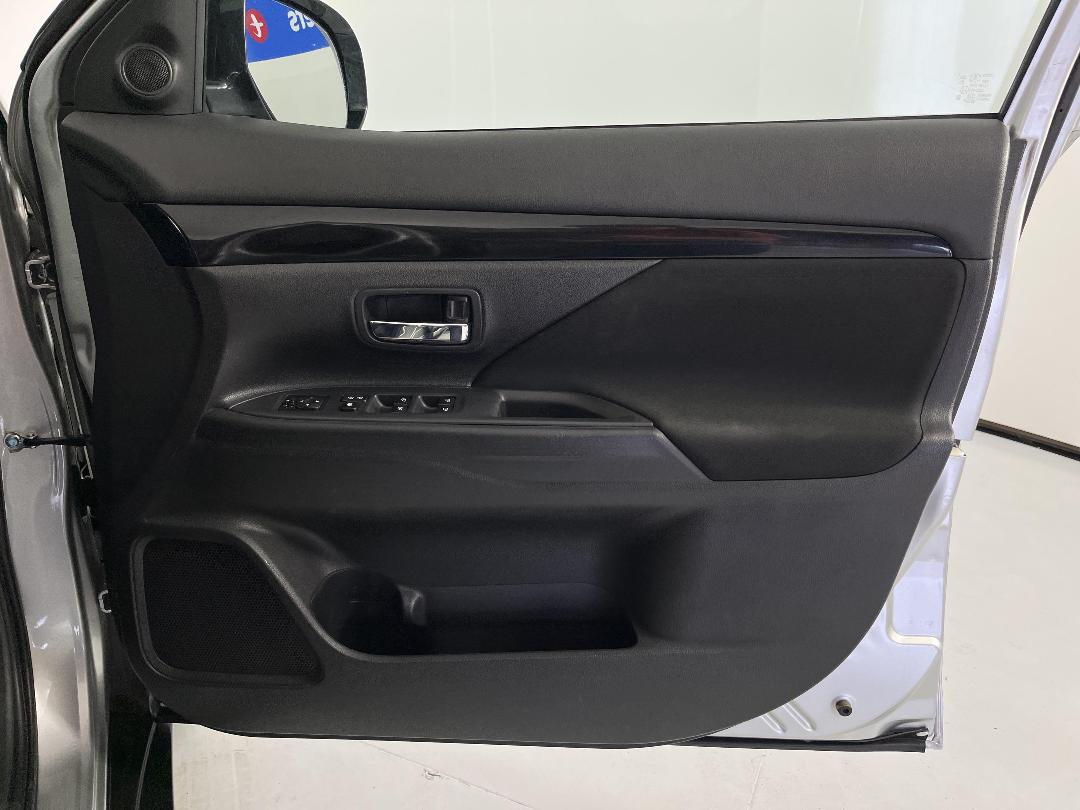 Photo '15' of Mitsubishi Outlander