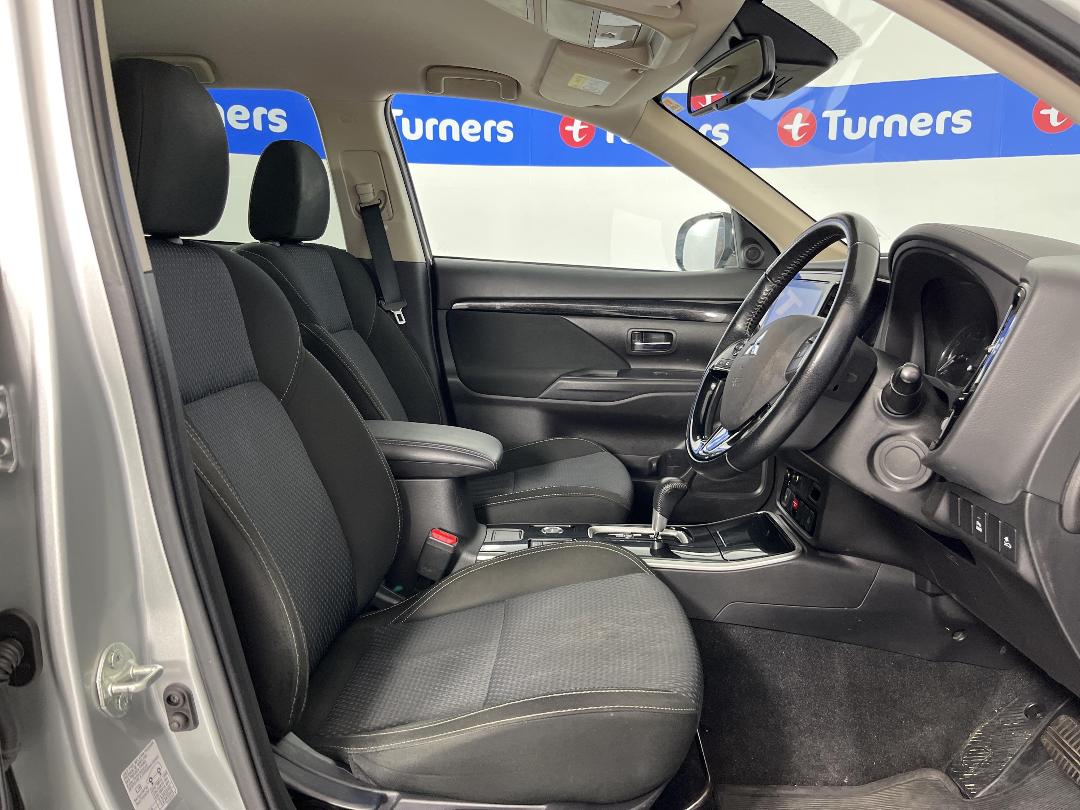 Photo '16' of Mitsubishi Outlander