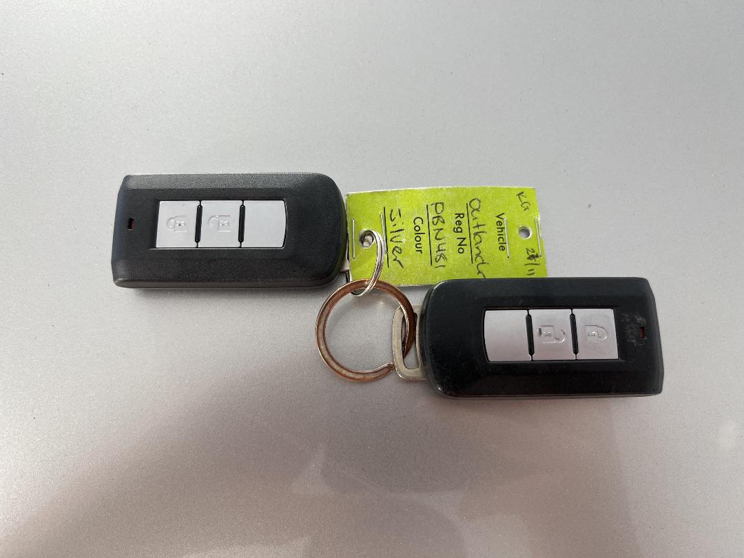 Photo '22' of Mitsubishi Outlander