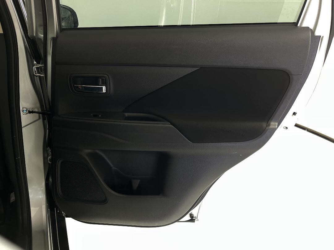 Photo '19' of Mitsubishi Outlander